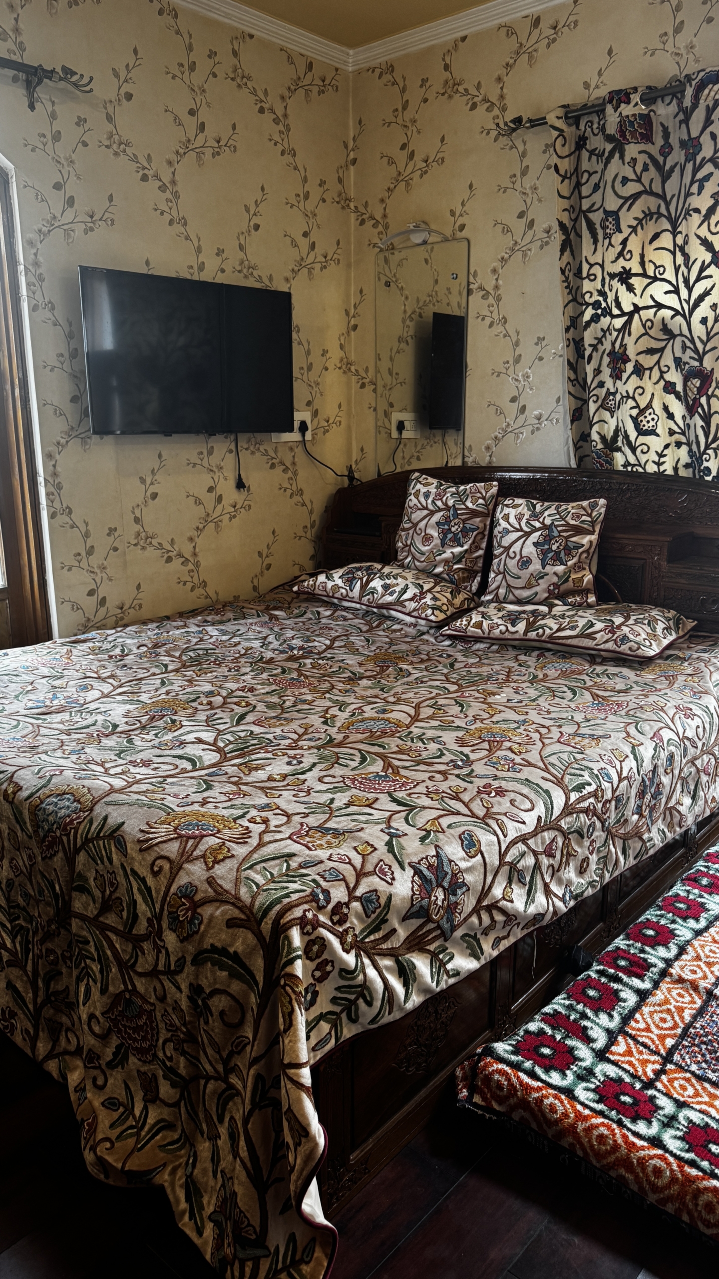 Crewel bed cover