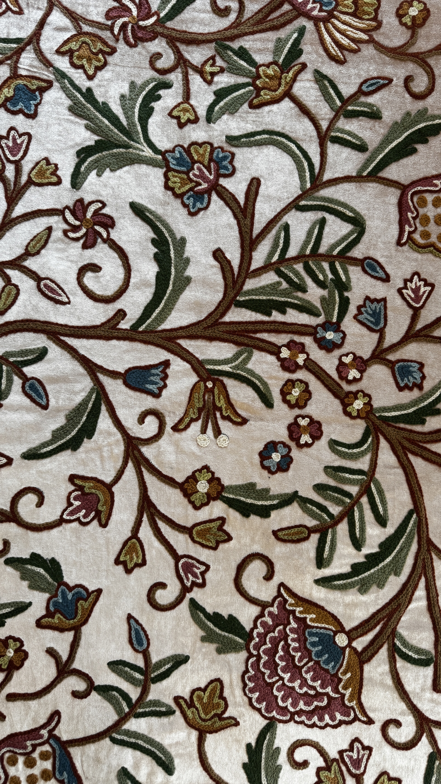 Crewel bed cover - Image 2